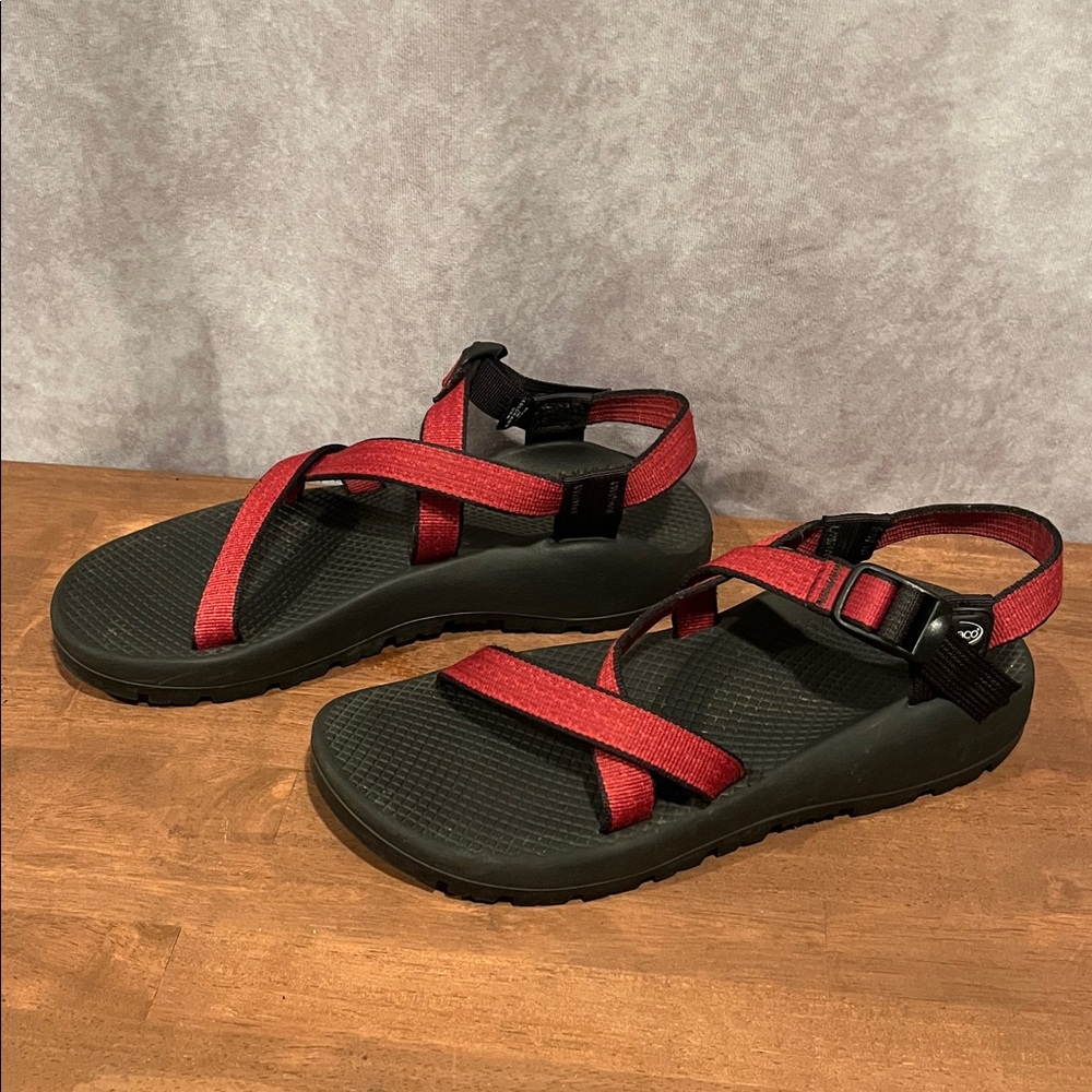 Chaco Red and Black Strappy Sandals women’s size 12 / men’s 10 - Picture 3 of 8